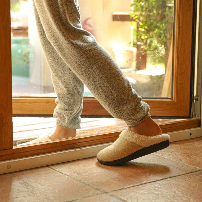 Slide-on slippers with fuzzy interior and thick sole suitable for outdoor use 