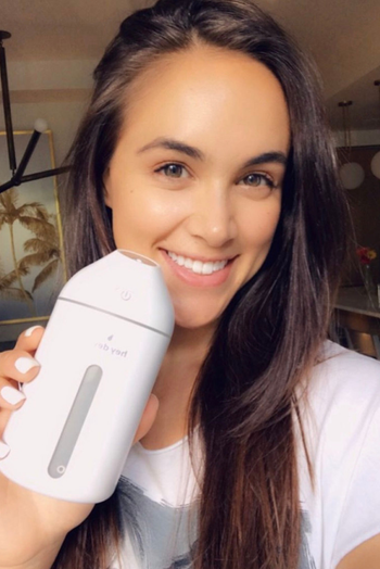 A model holding the white miniature humidifier