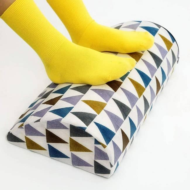 The foot rest in the triangle pattern