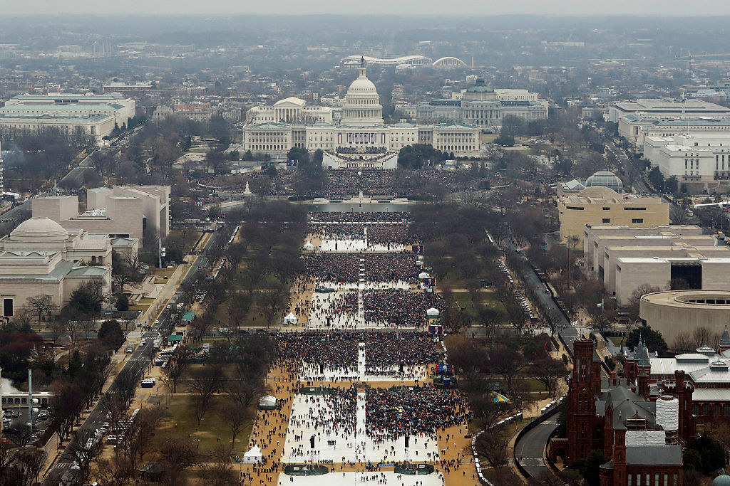 Sparse crowds on the Mall