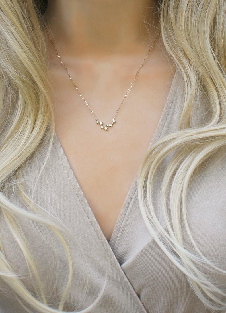 A person wearing the Pisces constellation necklace 