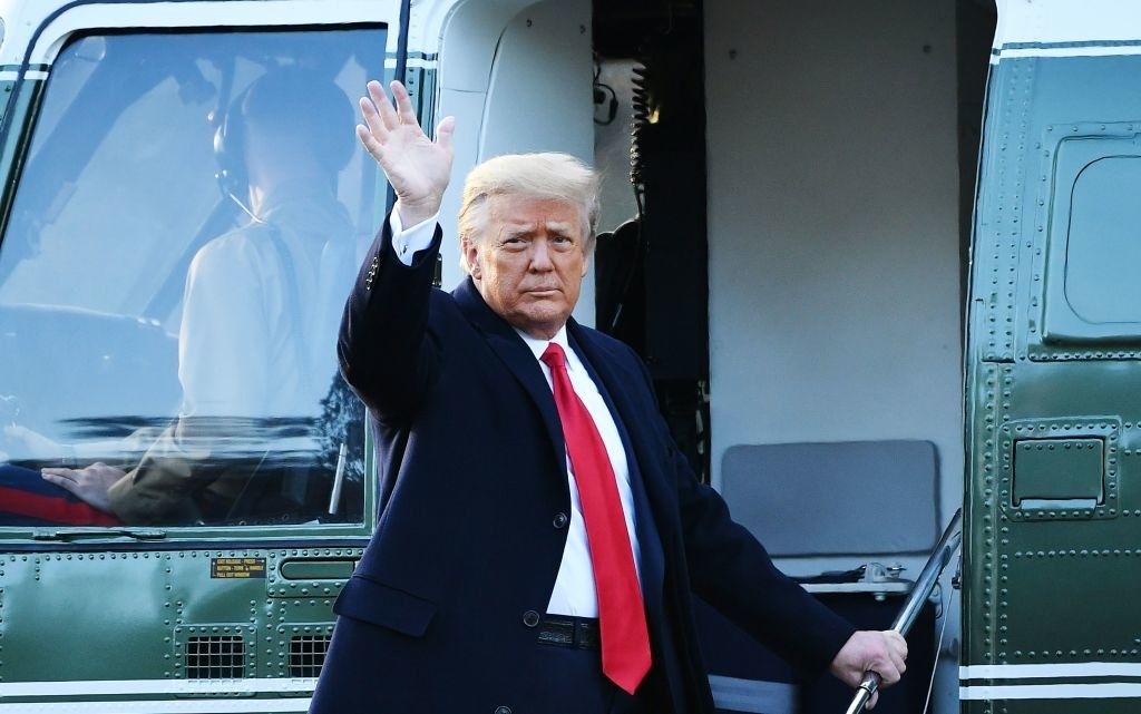 Trump waving goodbye as he boards Marine One on the White House lawn