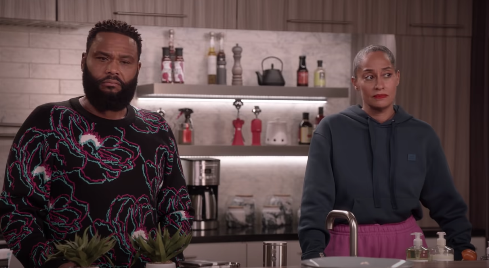 Dre and Rainbow preparing dinner in &quot;Blackish&quot; 