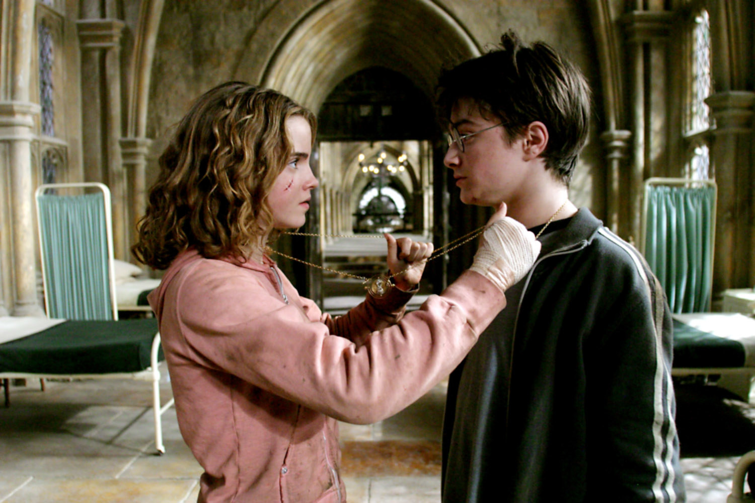Hermione and Harry in the hospital wing using the time turner