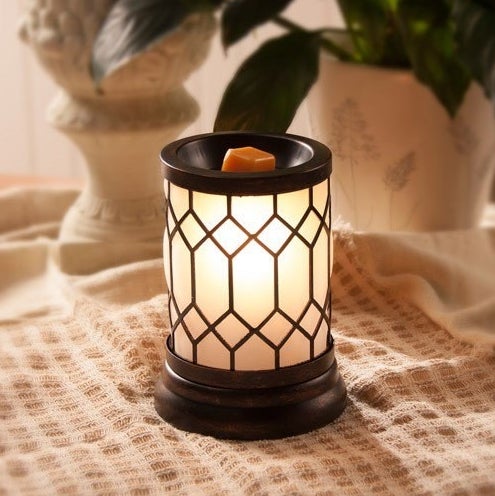 The lantern wax warmer decorated with a geometric pattern