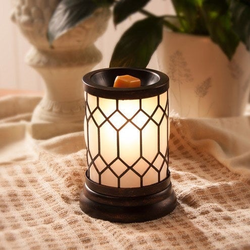 The lantern wax warmer decorated with a geometric pattern