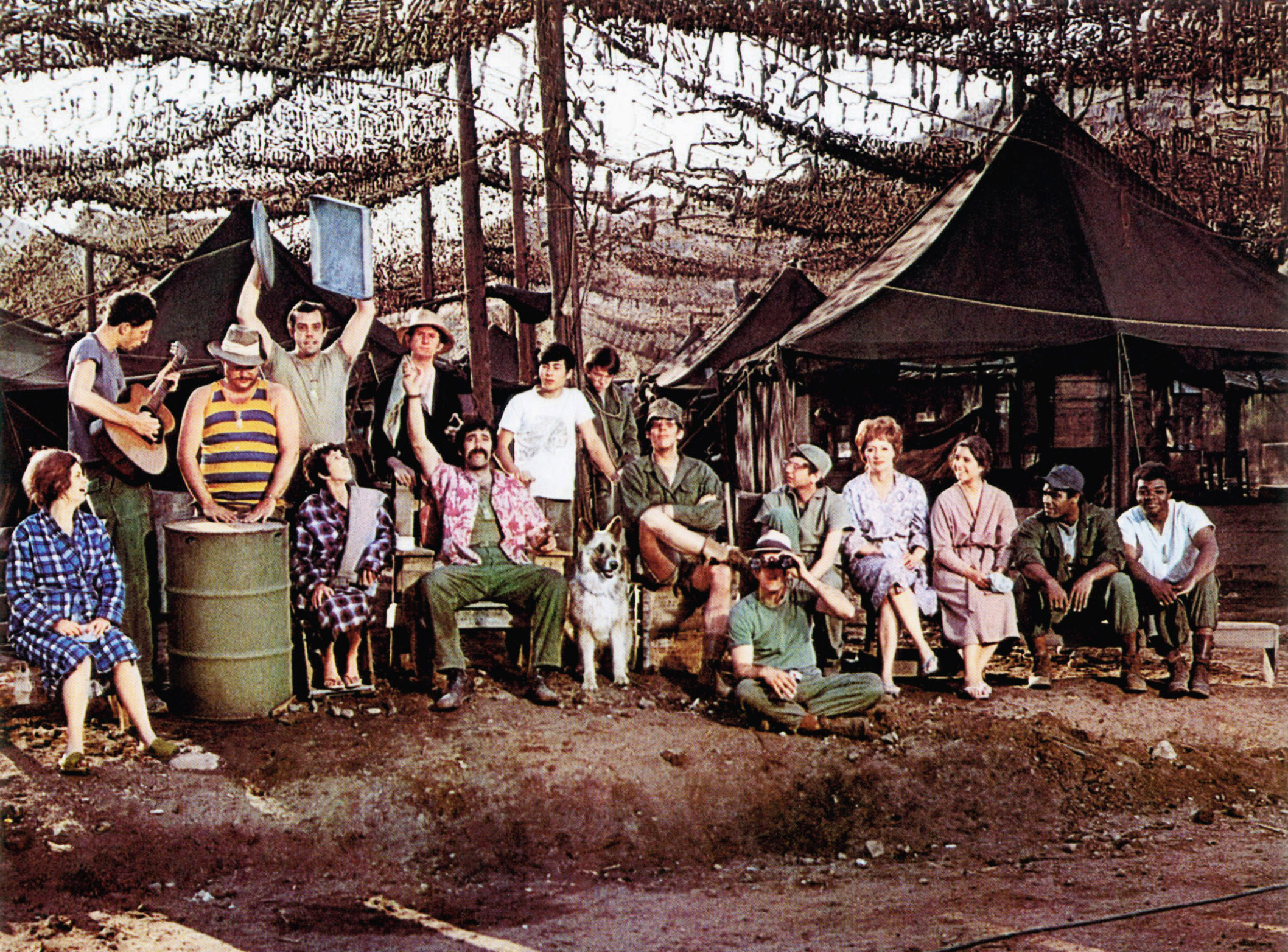 photo of the cast of M*A*S*H