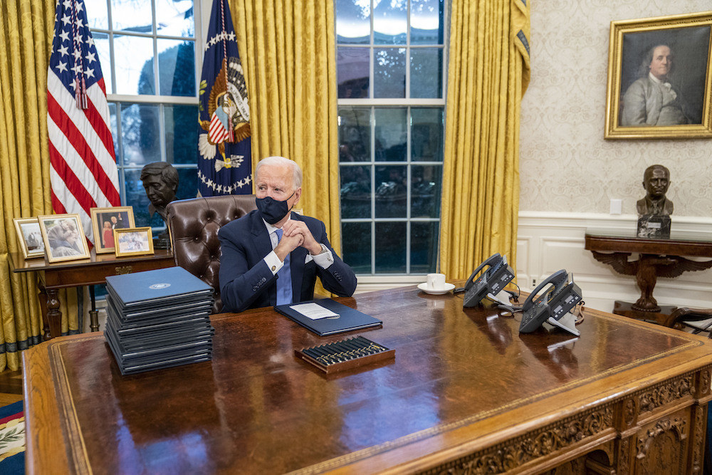 トランプ バイデン大統領へ 大統領執務室を写真で比べてみた