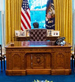 トランプ バイデン大統領へ 大統領執務室を写真で比べてみた トランプ バイデン大統領へ 大統領執務室を写真で比べてみた