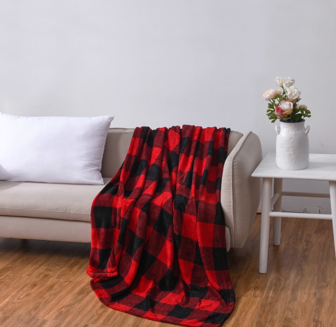 The plush oversized blanket in red