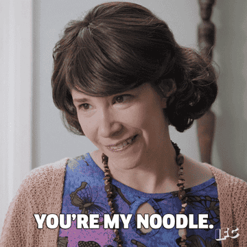 Gif of Carrie Brownstein saying &quot;you&#x27;re my noodle&quot; and Fred Armisen replying &quot;you&#x27;re my sauce&quot; in a Portlandia sketch