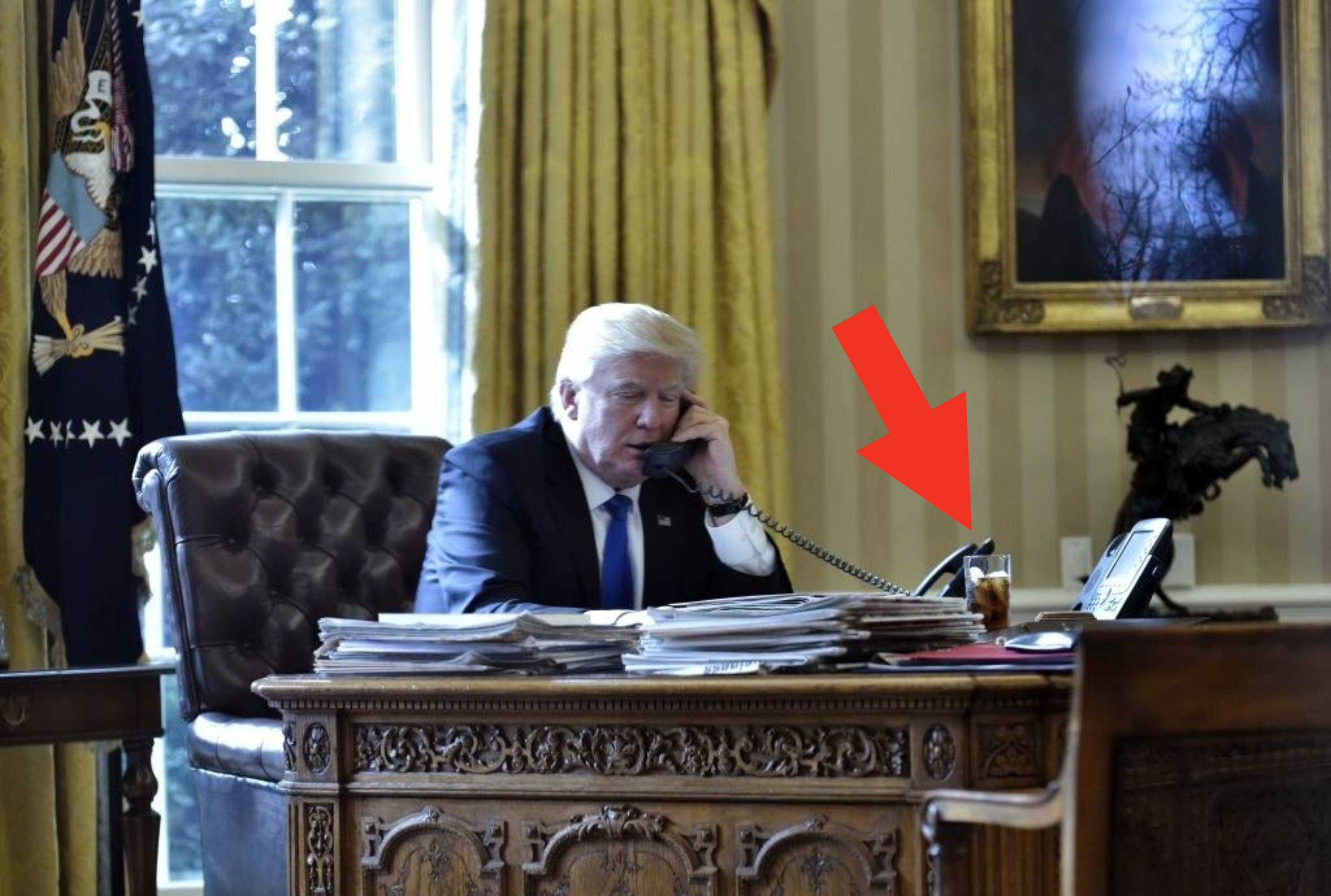 what is the red button on the presidents desk