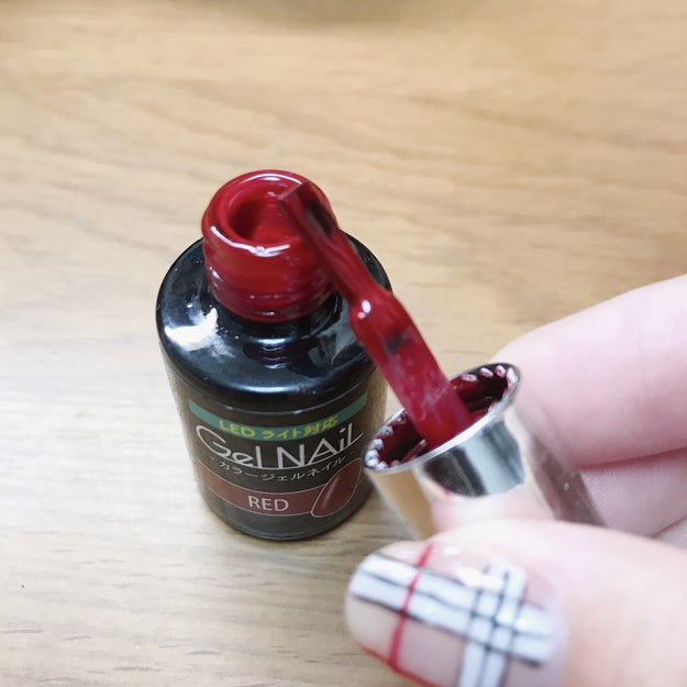 110円で買えるなんて セリアの ジェルネイル 発色もモチも言うことなしの優秀さです Buzzfeed Japan セルフネイル派のみなさん セリアで ジェル ｄメニューニュース Nttドコモ
