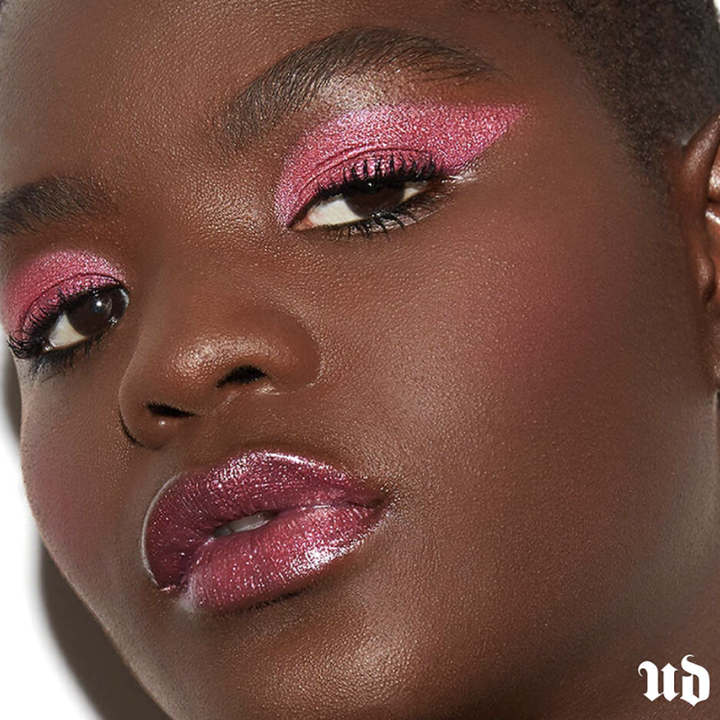 model wears eyelook using cherry palette