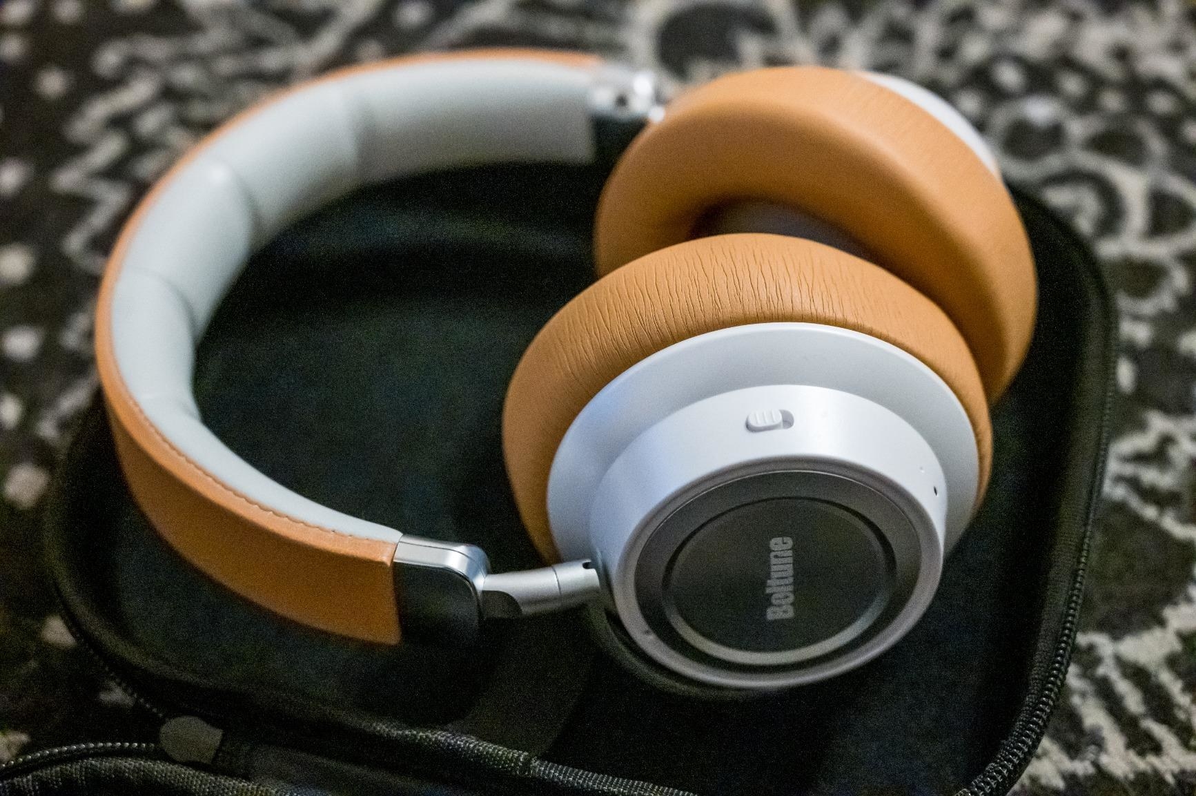 reviewer image of the boltune headphones