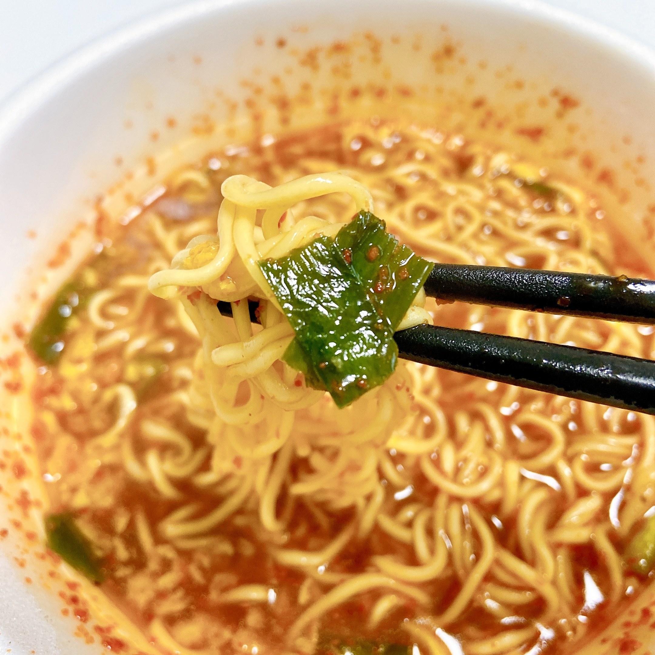 くちびるが痛いっ セブンで見つけた 激辛カップ麺 がエゲツない辛さだった