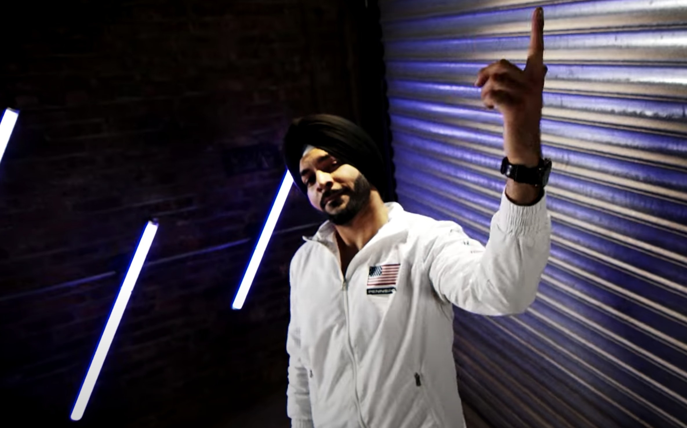 G. Sidhu singing in the &quot;Hip Hop&quot; music video.