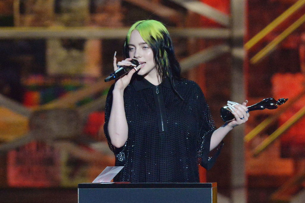 Billie giving an acceptance speech at another awards show