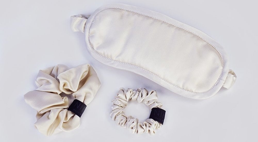 Nileta sleep set in bone