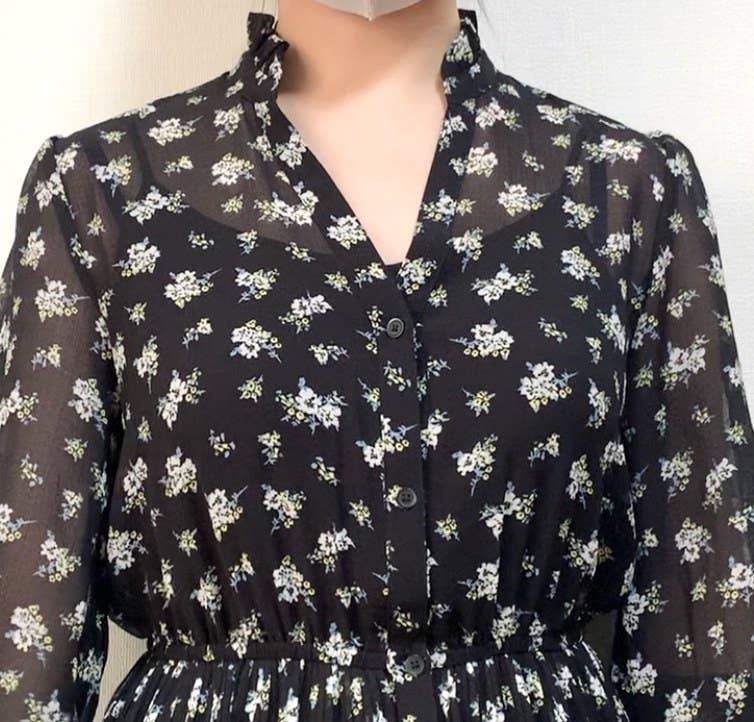 いい意味でユニクロ感ないわ 小花柄の 3990円ワンピース シルエットが素敵すぎるの いい意味でユニクロ感ないわ 小花柄の 3990円ワンピース シルエットが素敵すぎるの