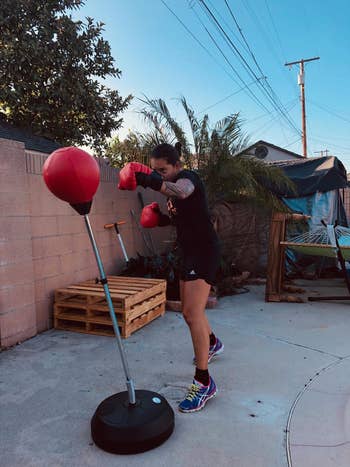 Reviewer wears red gloves and uses same punching bag to workout outdoors