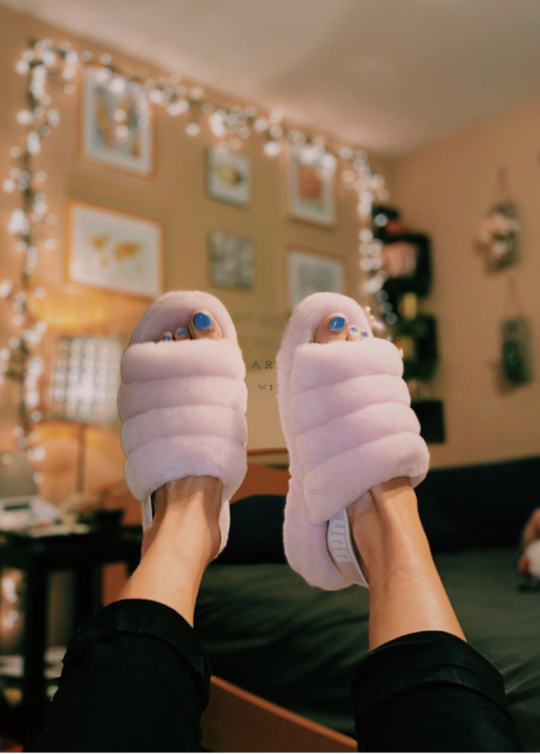a reviewer photo wearing the ugg slides in pink