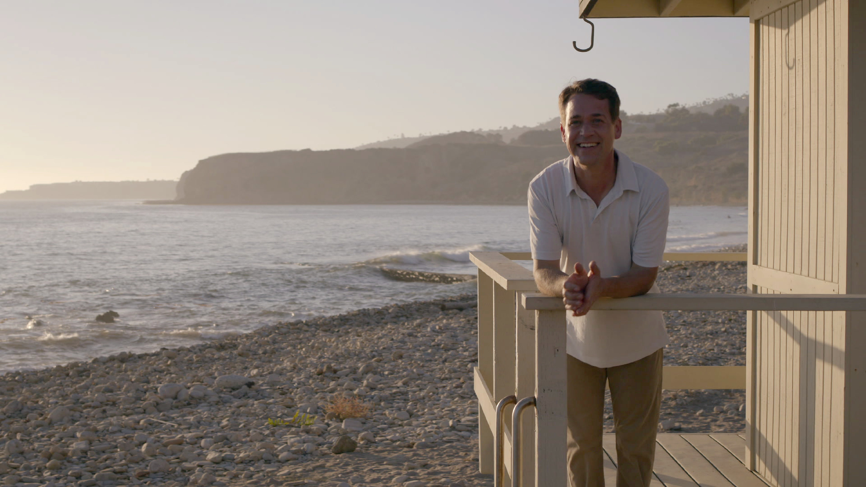 T.R. Knight stands on a beach in an episode of Grey&#x27;s Anatomy