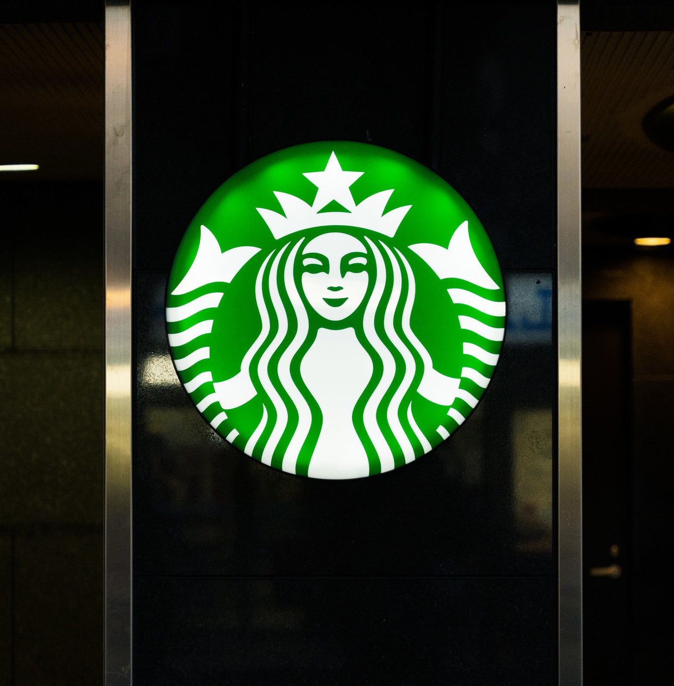 なんて上品な味なの スタバの季節限定 チョコケーキ が傑作すぎる