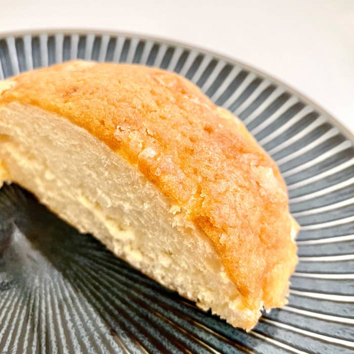 シャトレーゼのおすすめのパン「焦がしバターのメロンパン」