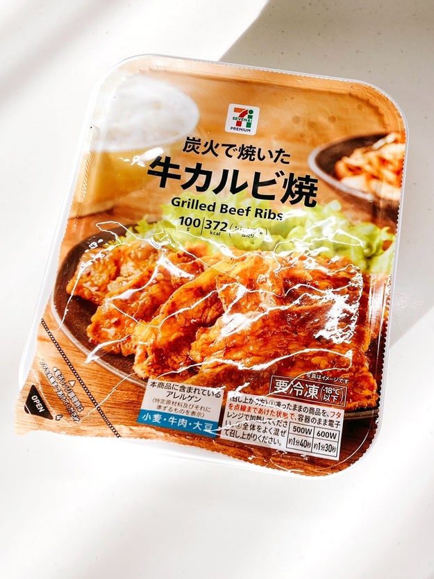 焼肉屋さんが泣くよ セブンの 牛カルビ焼 お肉もタレもお店並みに美味しい Buzzfeed Japan Goo ニュース