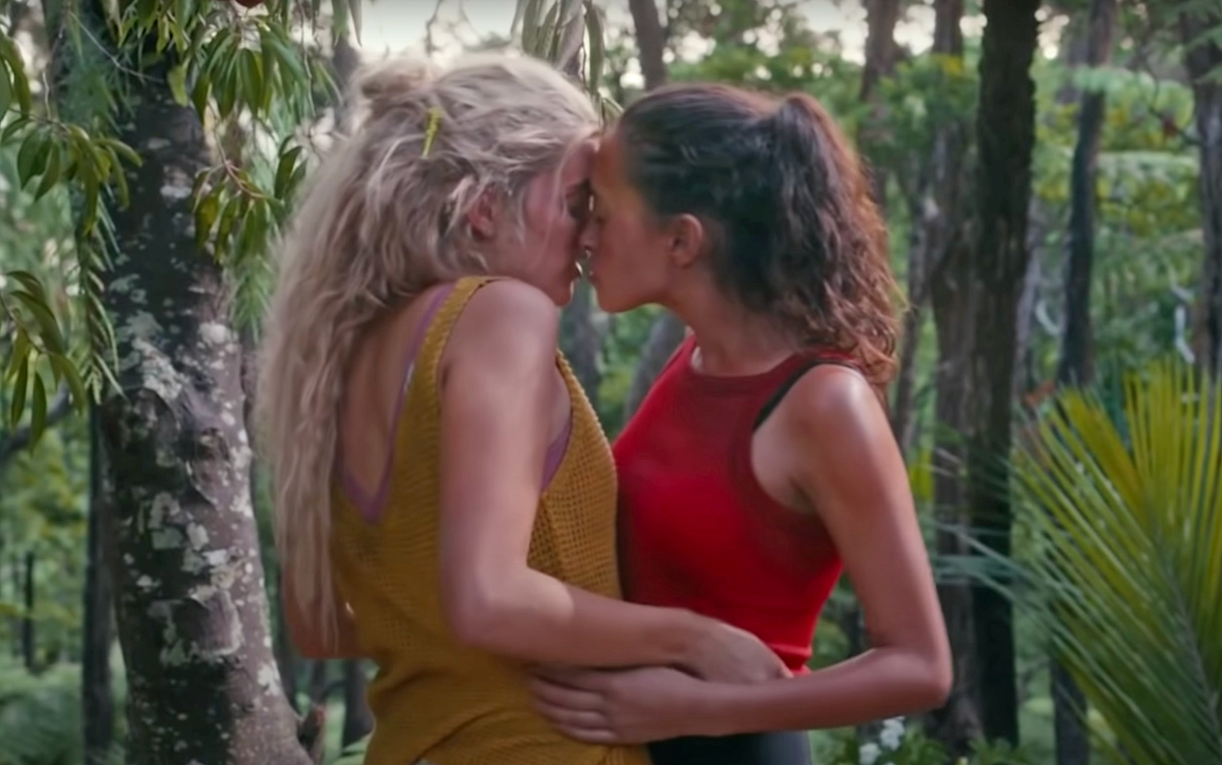 Toni and Shelby kiss in the jungle