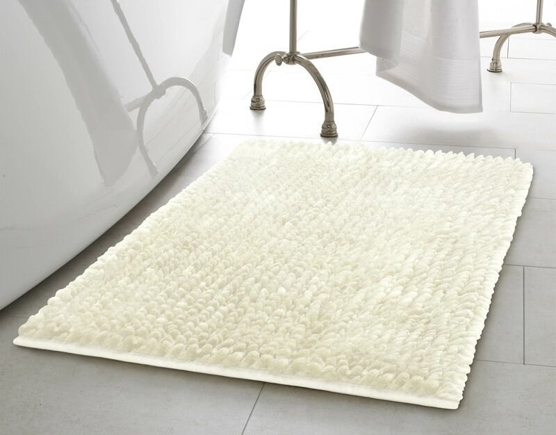 Ivory chenille bath rug