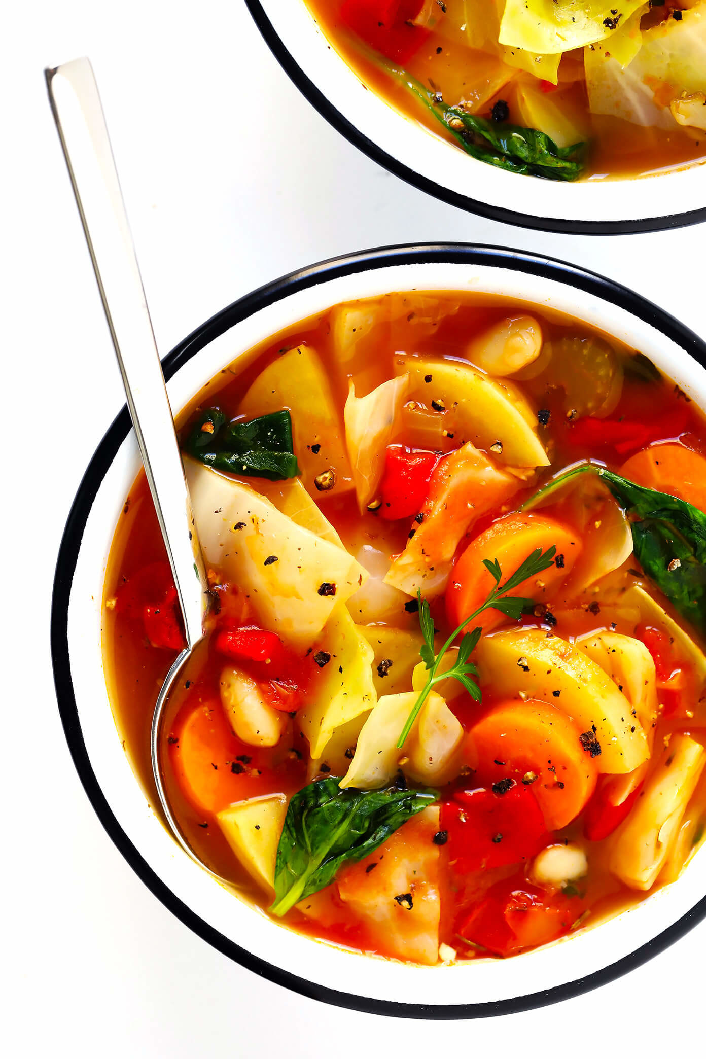 Spicy vegetarian cabbage soup 