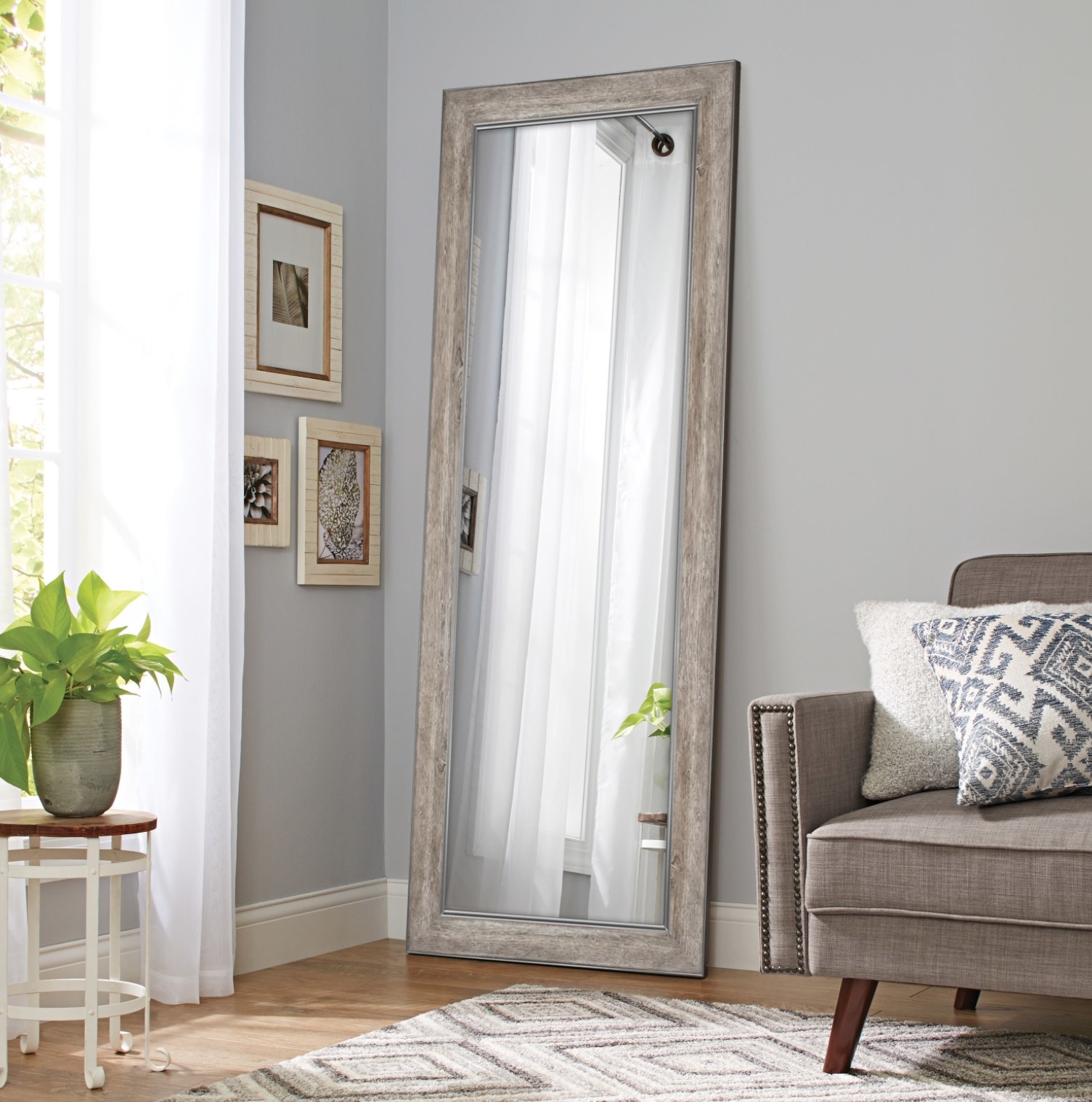 The mirror in gray rustic
