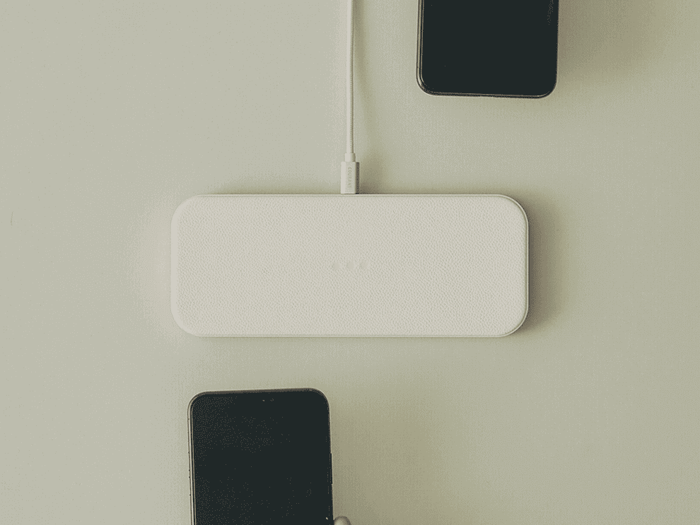 gif of white wireless charger 