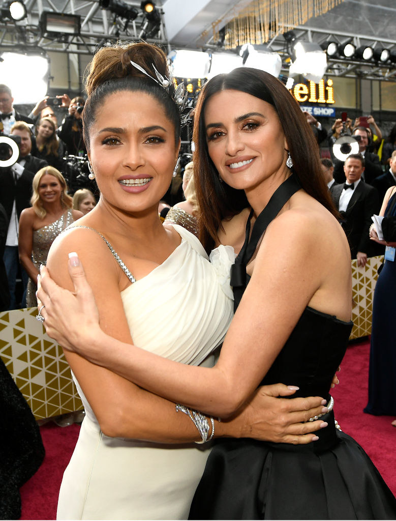 Salma Hayek and Penélope Cruz embracing on the Oscars red carpet in 2020