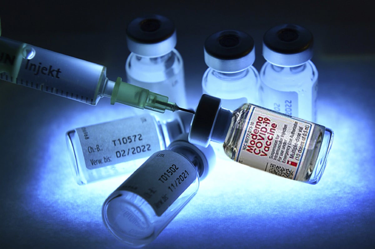 Pharmacist in Milwaukee believes COVID vaccine unsafe, says DA