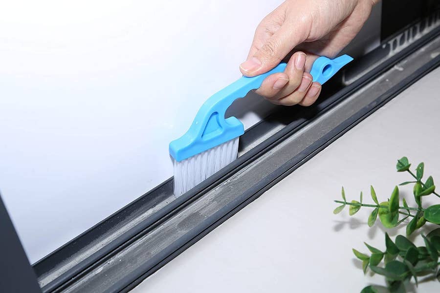 Home-X - Track Cleaning Brush with Built-in Bottle Sprayer,  Easy-to-Use Multipurpose Brush Removes Dirt, Dust and Grime from Door and  Window Tracks : Health & Household