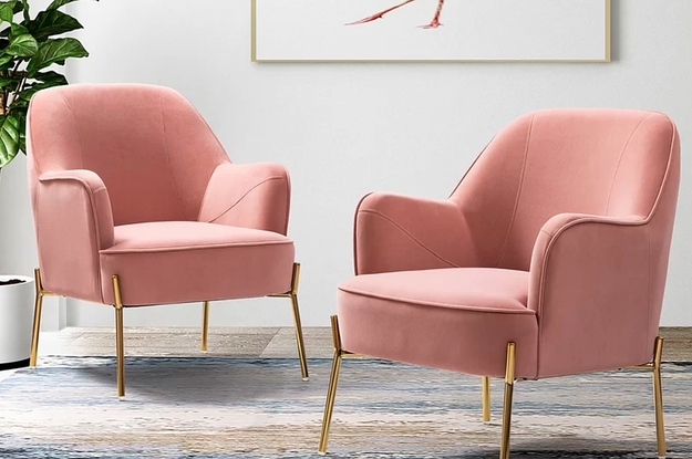 The set of two armchairs in pink