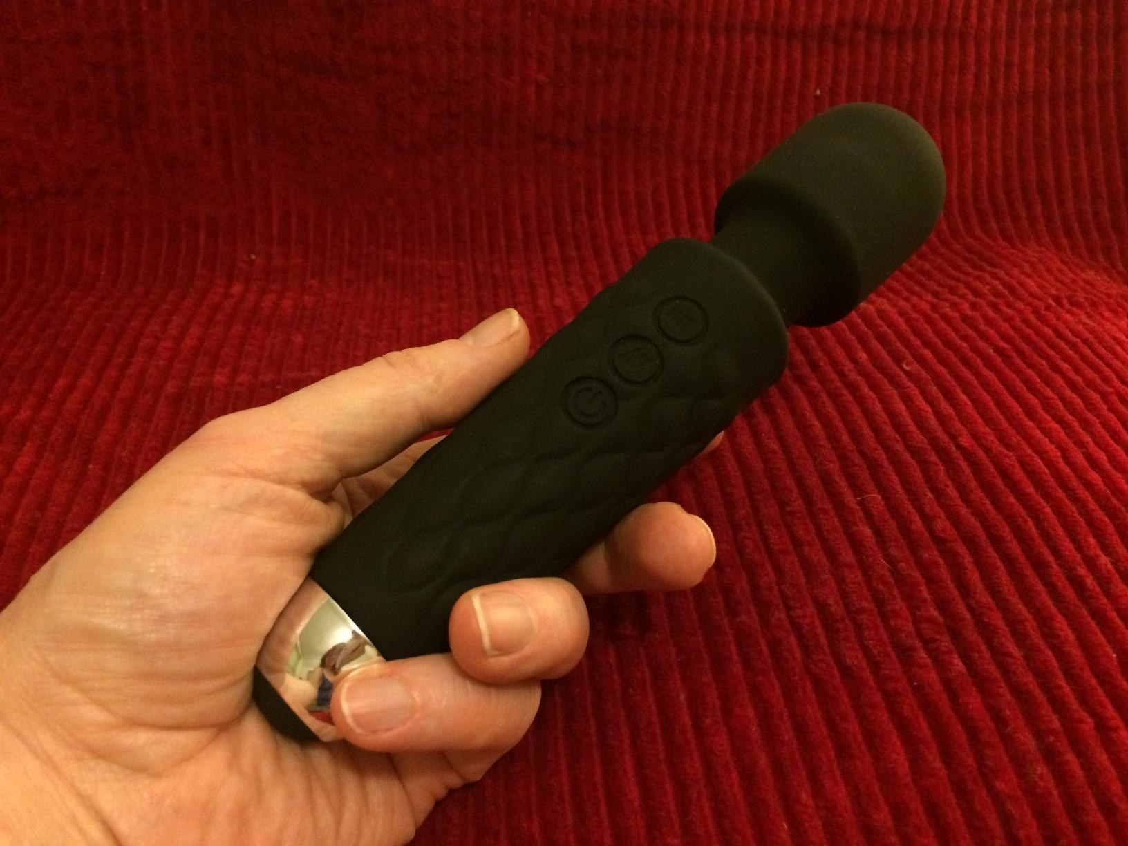 reviewer image of a customer&#x27;s hand holding the paloqueth personal massager