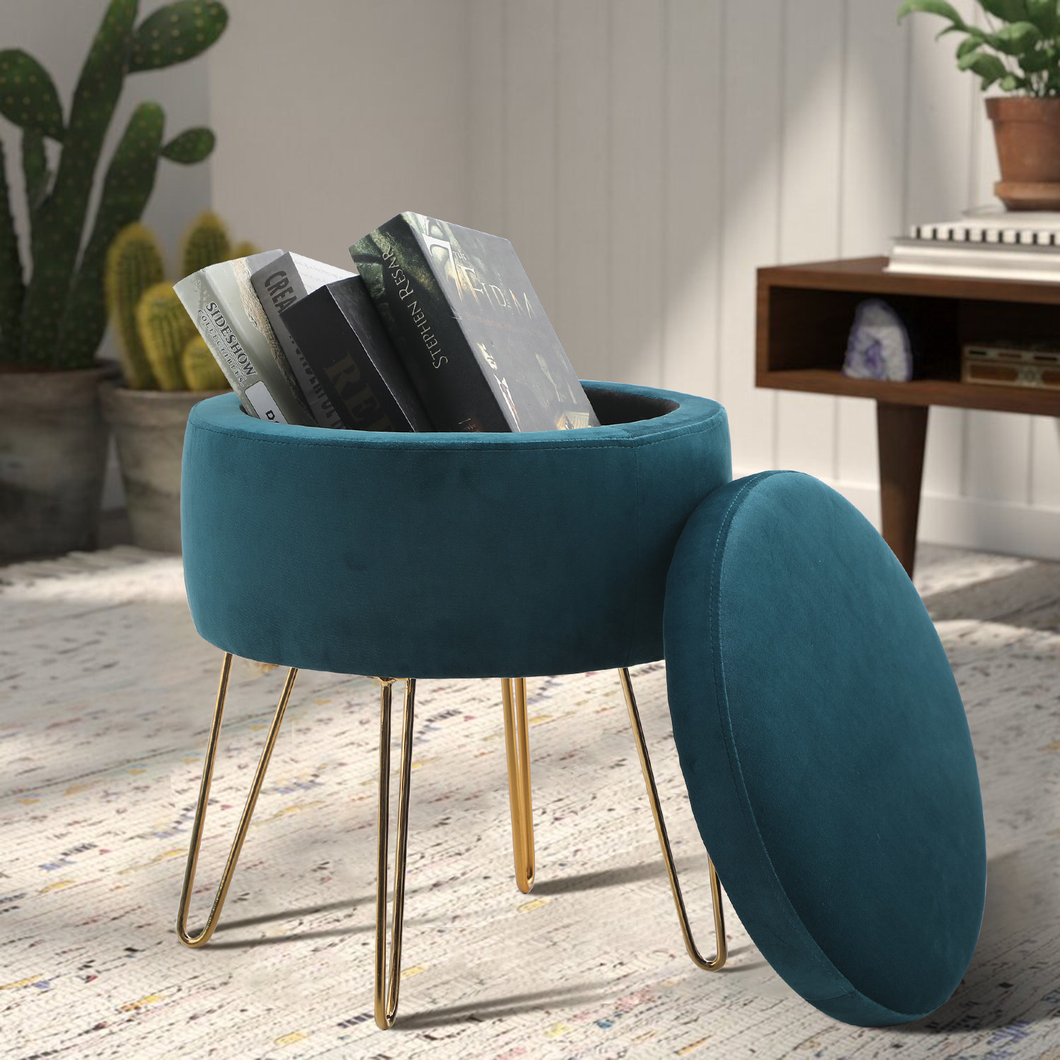 The ottoman in the color Teal