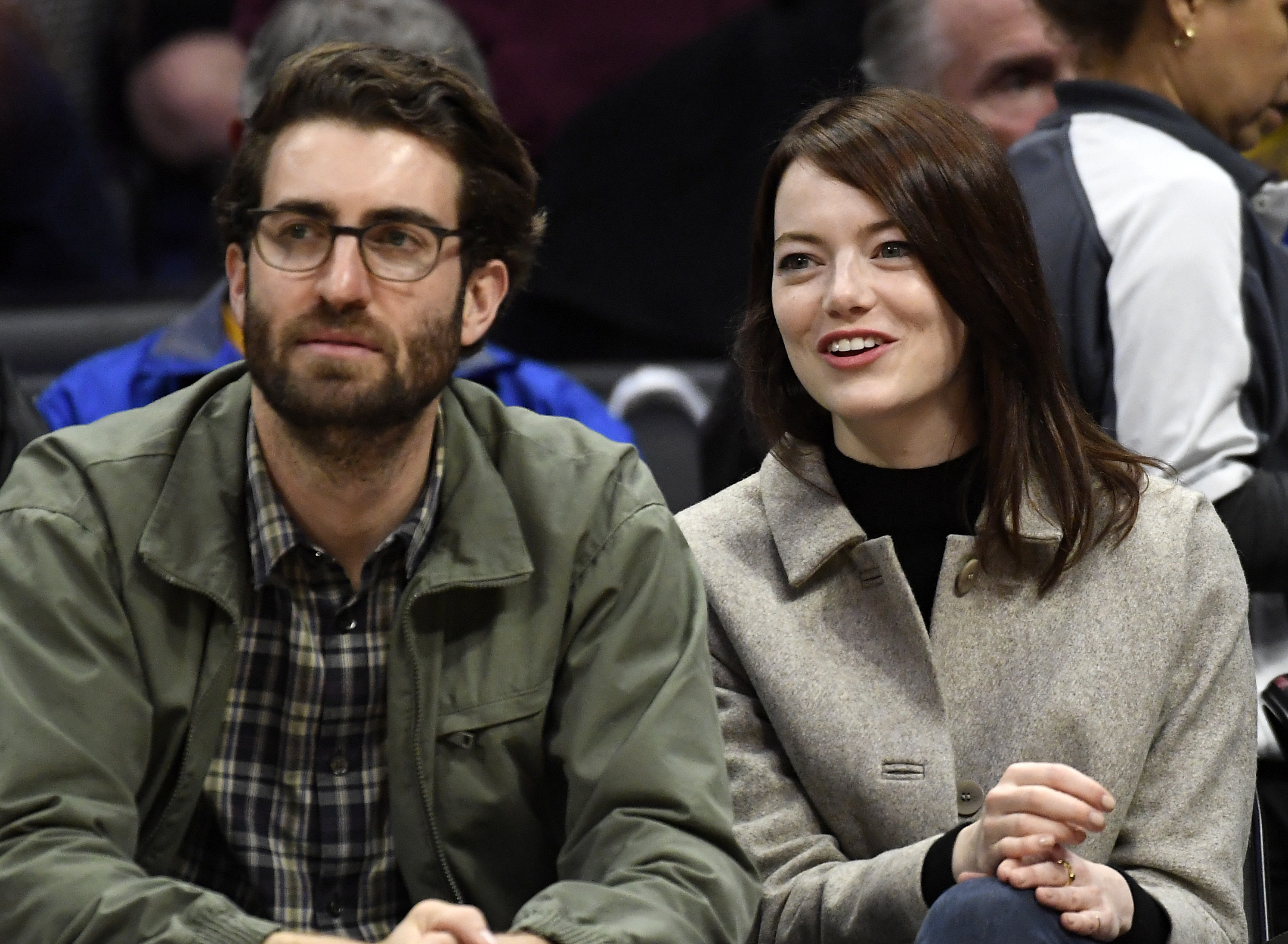  Emma Stone and Dave McCary attend the Golden State Warriors and Los Angeles Clippers basketball game
