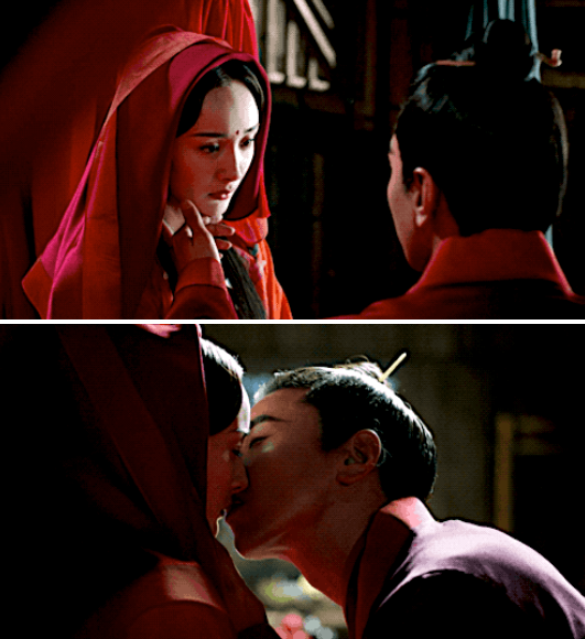 Yang Mi and Mark Chao's characters kissing in "Eternal Love"
