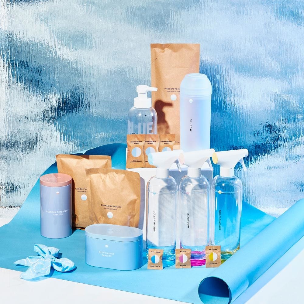 The kit which comes with seven reusable containers and cleaning solutions
