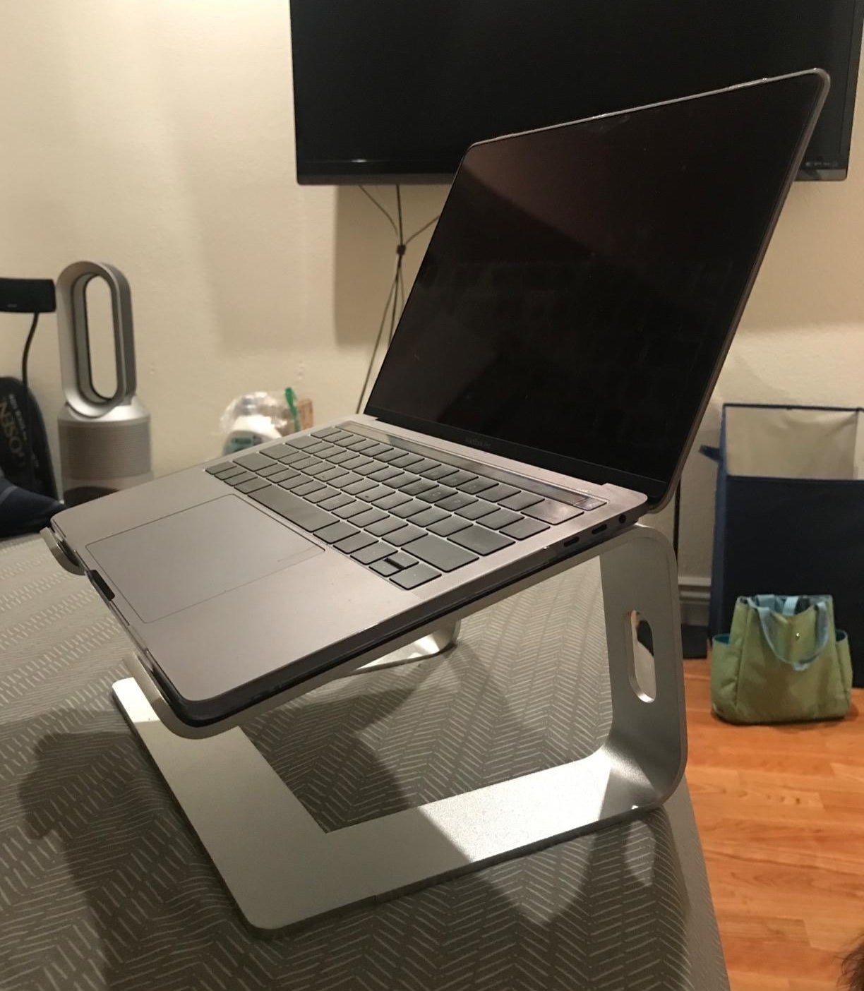 reviewer&#x27;s laptop on the silver riser 