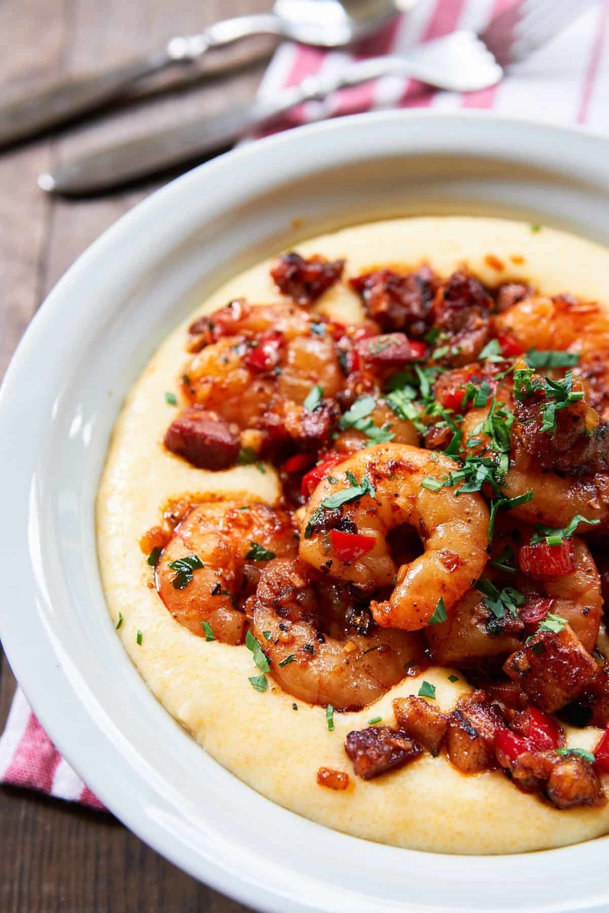 A bowl of creamy grits topped with shrimp.