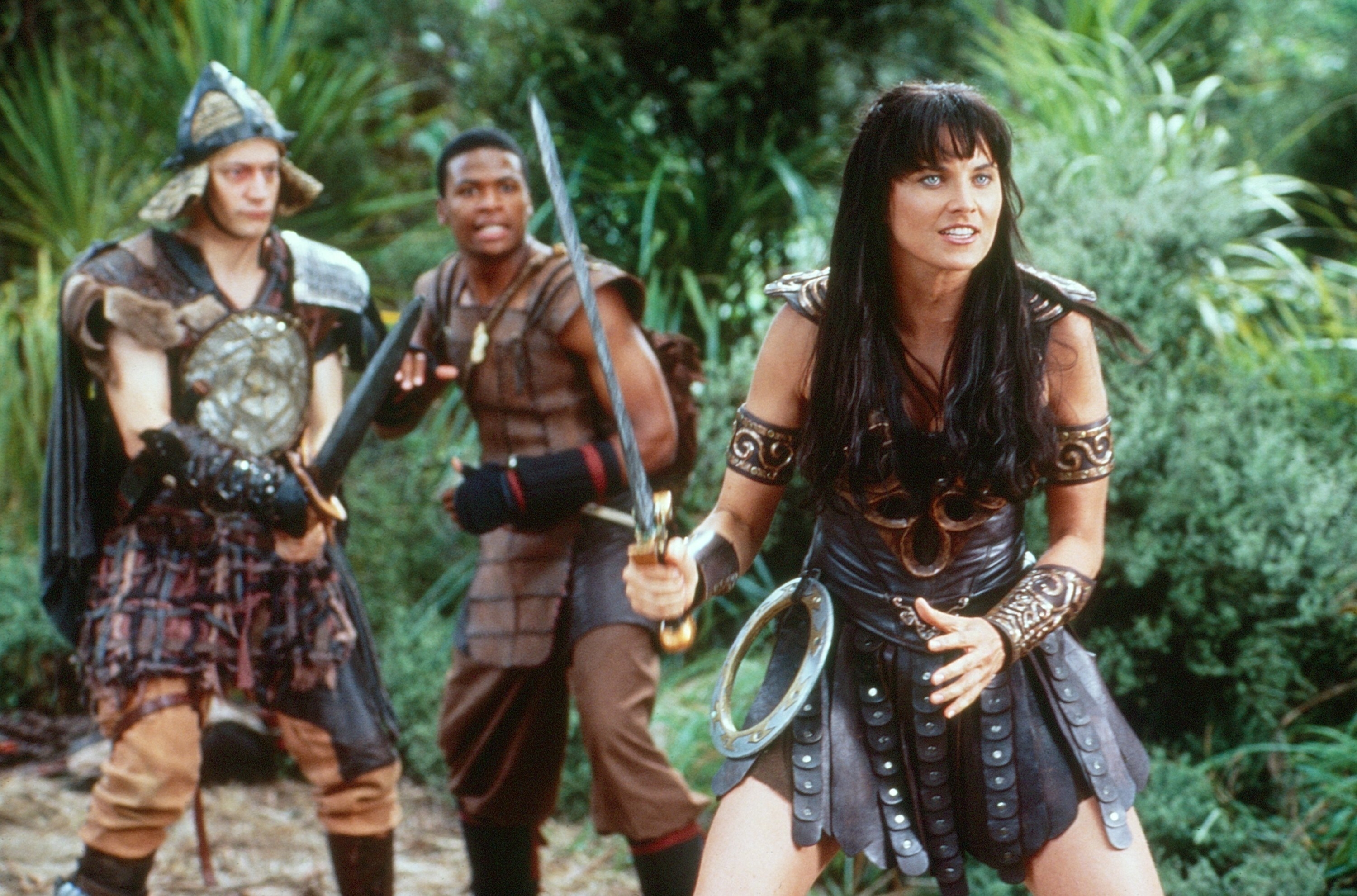 Lucy Lawless wielding a sword as Xena