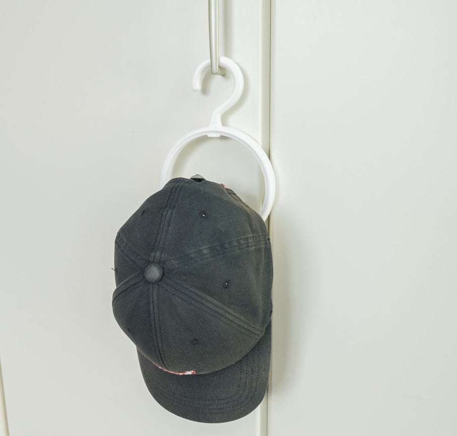 DAISO（ダイソー）のおすすめ商品「帽子ハンガー」帽子が綺麗に収納できて便利！