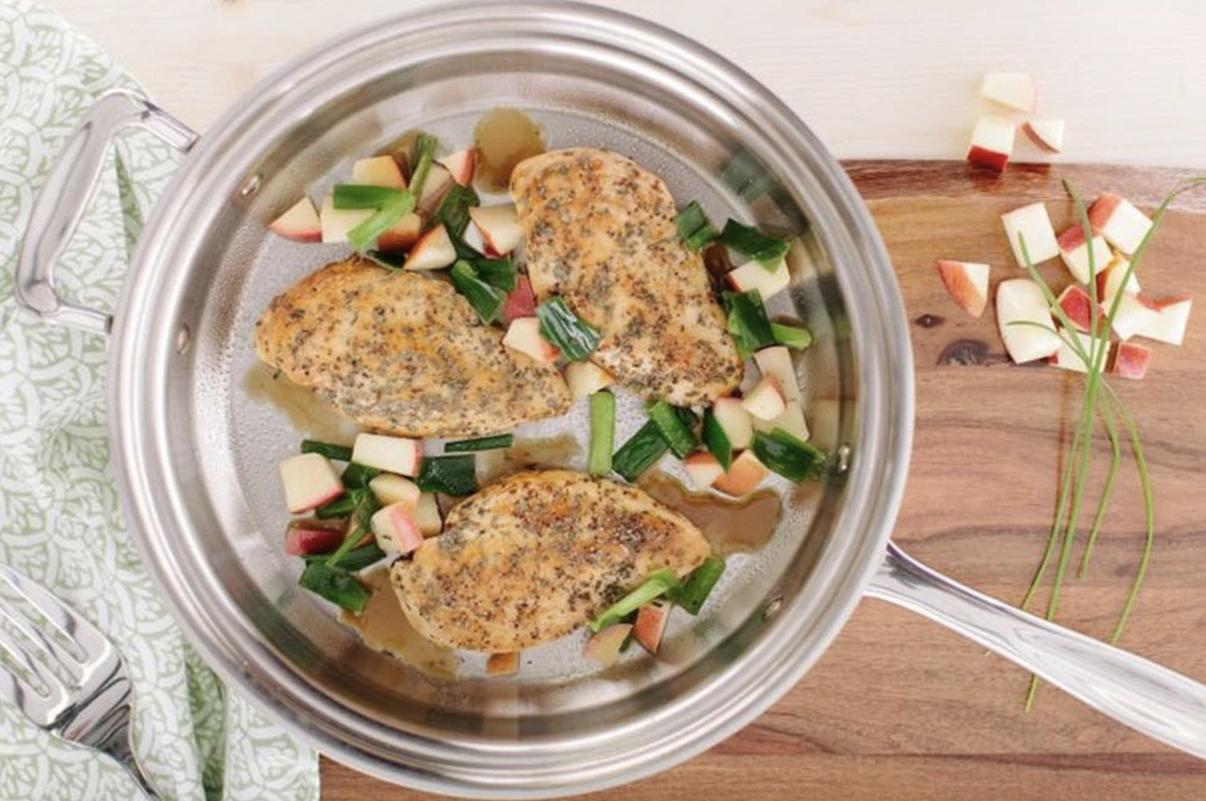 360 cookware saute pan with chicken dish inside