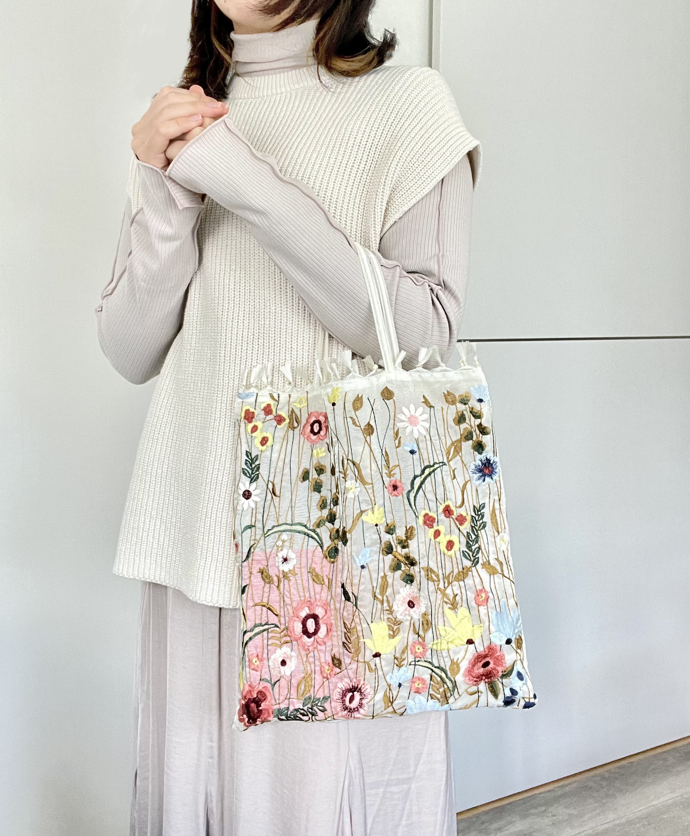 え？芸術品ですか？ZARAの「新作バッグ」お花の刺繍が美しすぎるよ…！